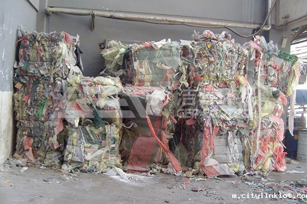 塑料薄膜破碎机生产线现场,塑料清洗造粒处理系统