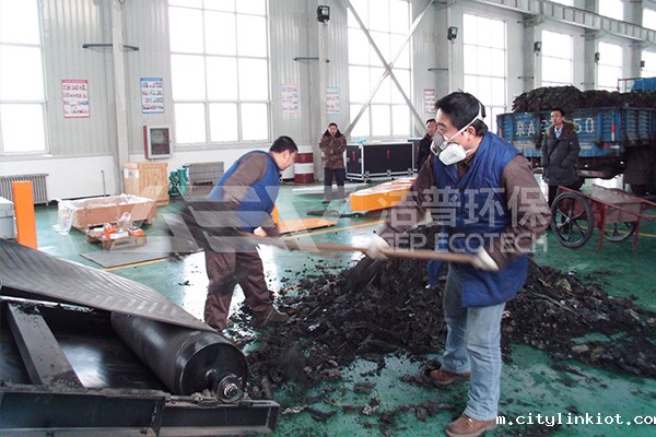 塑料薄膜破碎机生产线现场,塑料清洗造粒处理系统