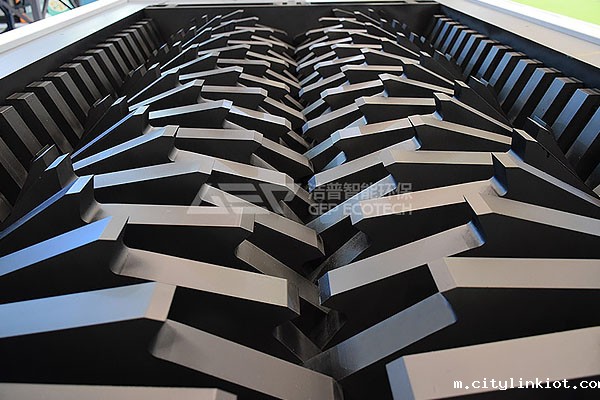 双轴撕碎机单电机和双电机哪个好?