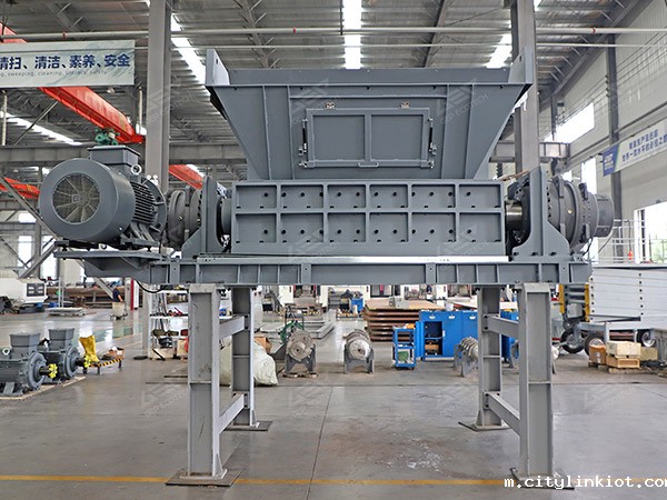 hth综合双轴撕碎机车间