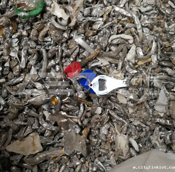 废旧冰箱破碎后