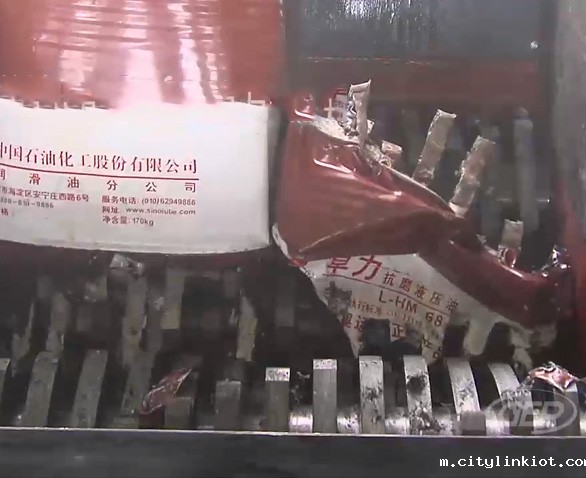 大型工业危废撕碎机现场视频
