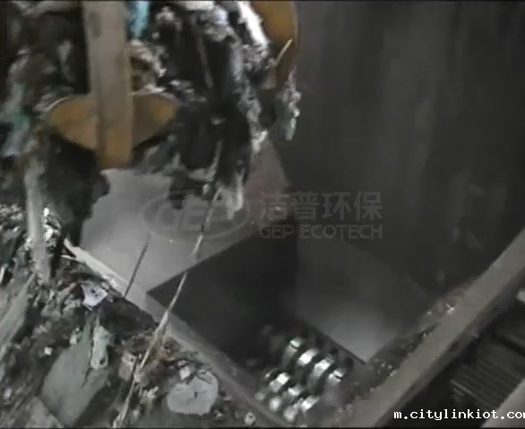 生活废旧垃圾撕碎机现场视频