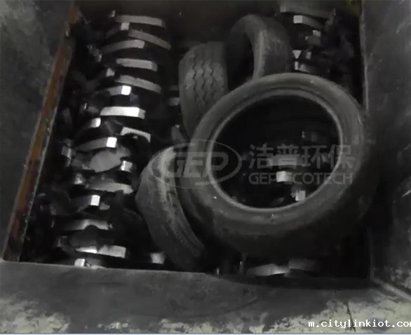 废旧轮胎四轴撕碎机现场视频