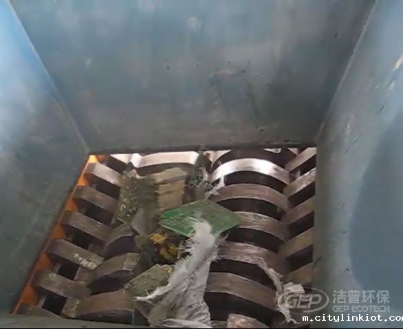 废电路板撕碎机现场破碎视频