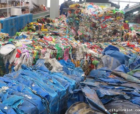 综合塑料破碎机现场撕碎视频