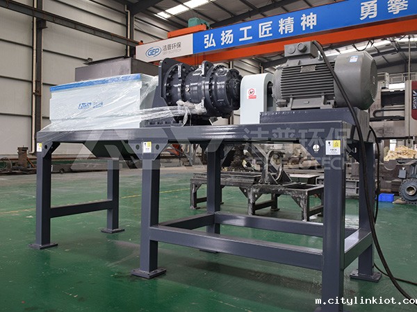 厨余垃圾撕碎机如何完成安全高效生产？