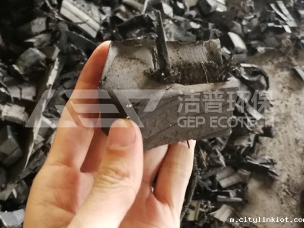 废旧轮胎粉碎机多少钱，附废旧轮胎粉碎机生产线工艺